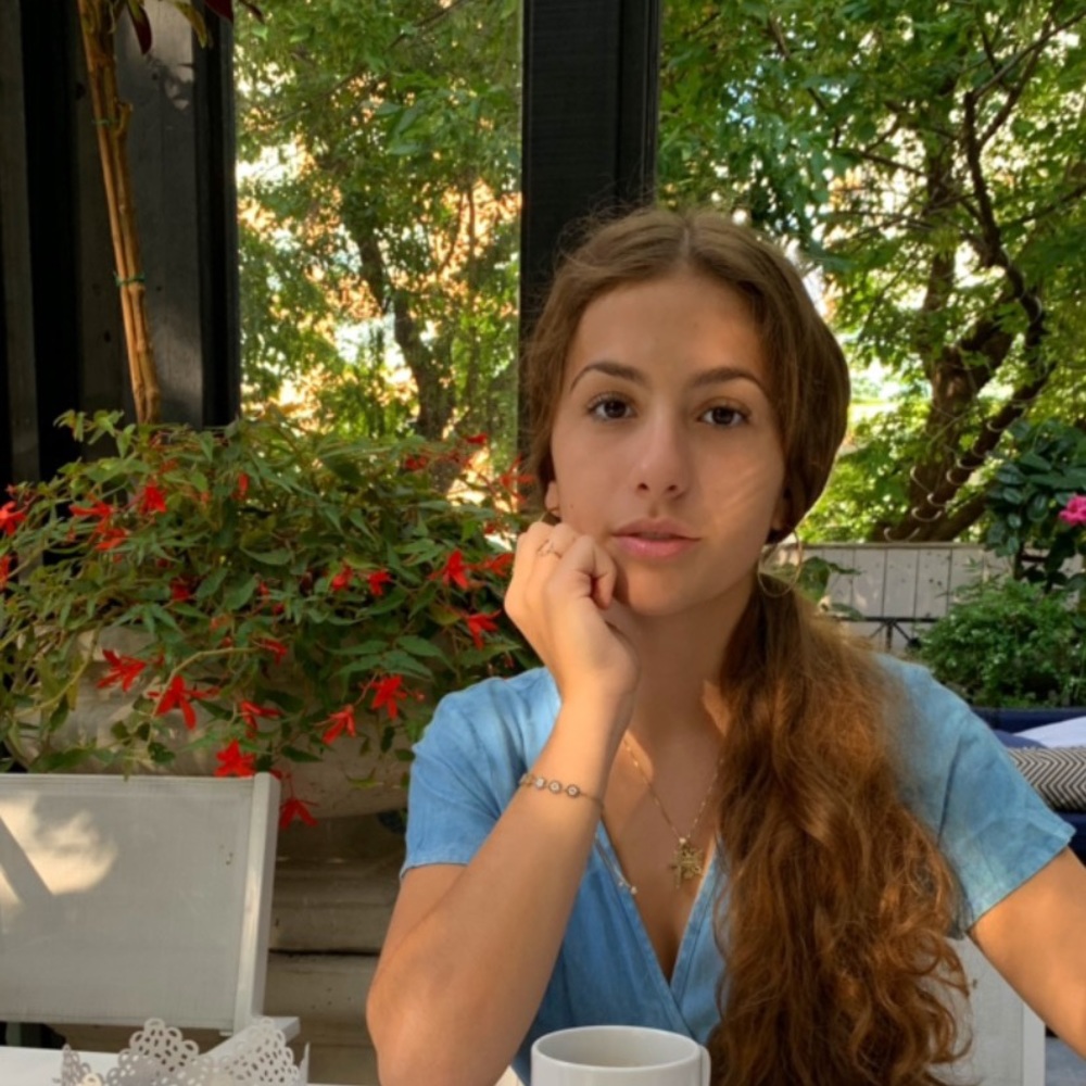 Meet your Posher, Olivia